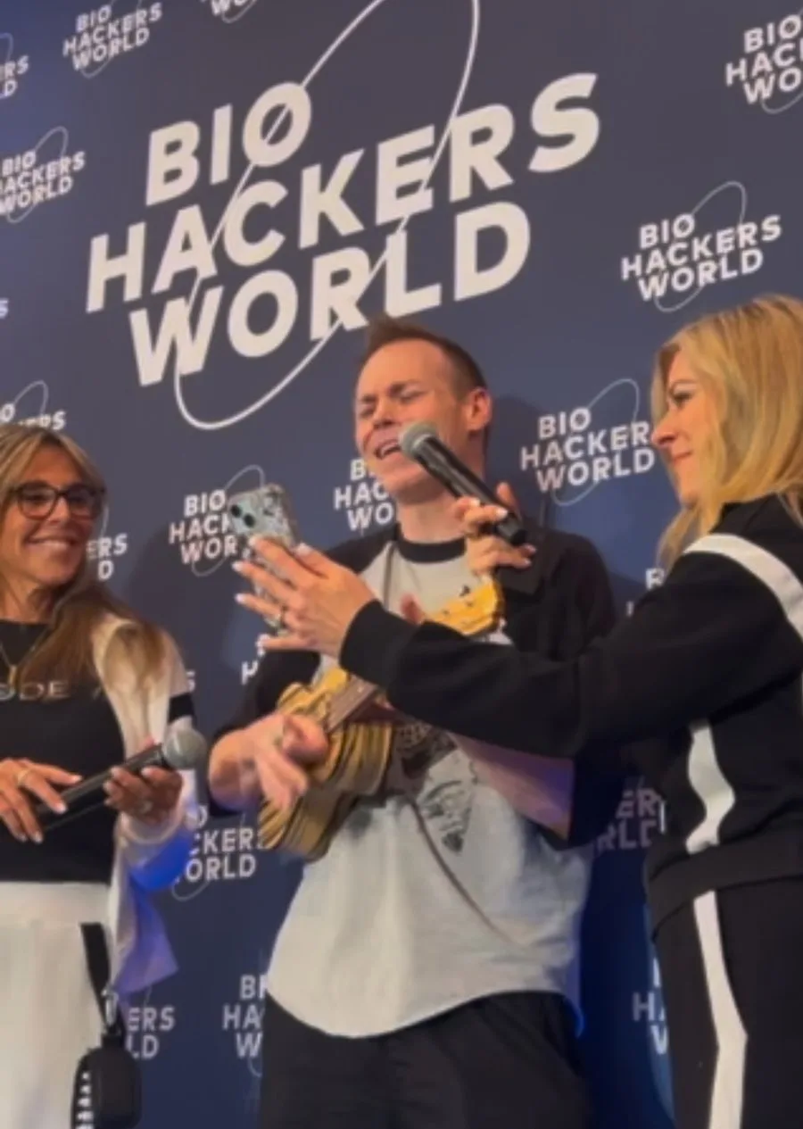 Ryan Today performing ukulele at Biohackers World